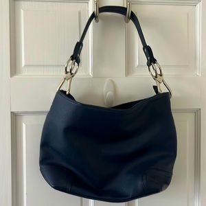 Mid-sized handbag - adjustable straps